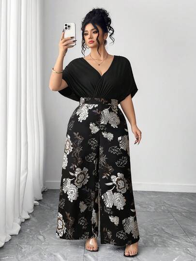 SHEIN CURVE+ Bộ jumpsuit nữ cỡ lớn thanh lịch in hoa, cổ chữ V, tay cánh dơi, eo thắt, ống rộng, phong cách nghỉ dưỡng mùa hè.