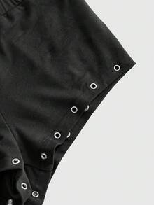 ROMWE Conjunto de 2 piezas con top corto con cuello asimétrico y ojetes metálicos y mini shorts de tiro súper bajo - Negro - Ver 5