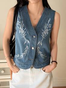 Women's V-Neck Sleeveless Embroidered Elegant Denim Vest, Vacation Style Summer - Light Wash - View 4