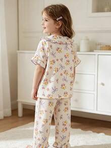 Genkimix Kids Bộ đồ ngủ cho bé gái, thoải mái và thời trang với họa tiết hoa và viền bèo nhún, gồm áo tay ngắn và quần dài, bộ đồ mặc nhà 2 mảnh. - Màu be - Xem 2