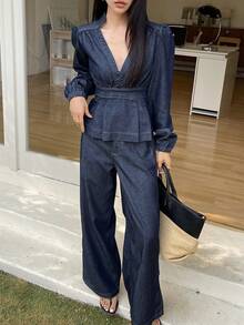 Livesso Bộ đồ nữ thường ngày gồm áo kiểu tay cánh hoa cổ chữ V và quần jean. - Màu xanh lam - Xem 4