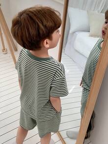 Áo len cổ tròn kẻ sọc rộng rãi + Quần short rộng rãi thoải mái, bộ đồ mặc nhà cho bé trai. - màu xanh lá - Xem 3