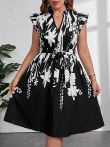 SHEIN Clasi Đầm cỡ lớn in họa tiết, cổ khoét lỗ, viền bèo nhún, trang trí thắt lưng. - màu đen - Xem 3