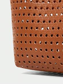 SHECARRY Bolso de hombro para damas, bolso de mano exquisito de PU con relieve tejido y hueco para vacaciones - Marrón - Ver 4