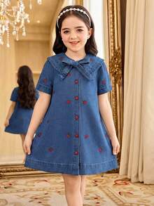 SHEIN 少女樱桃刺绣蓝色牛仔领连衣裙 - 深色水洗藍 - 查看 4