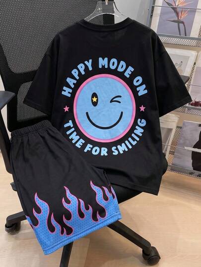 SHEIN 两件套青少年男童休闲校园街头火焰印花短袖T恤和短裤套装，适合通勤、上学、日常休闲穿着、运动、春夏穿着。