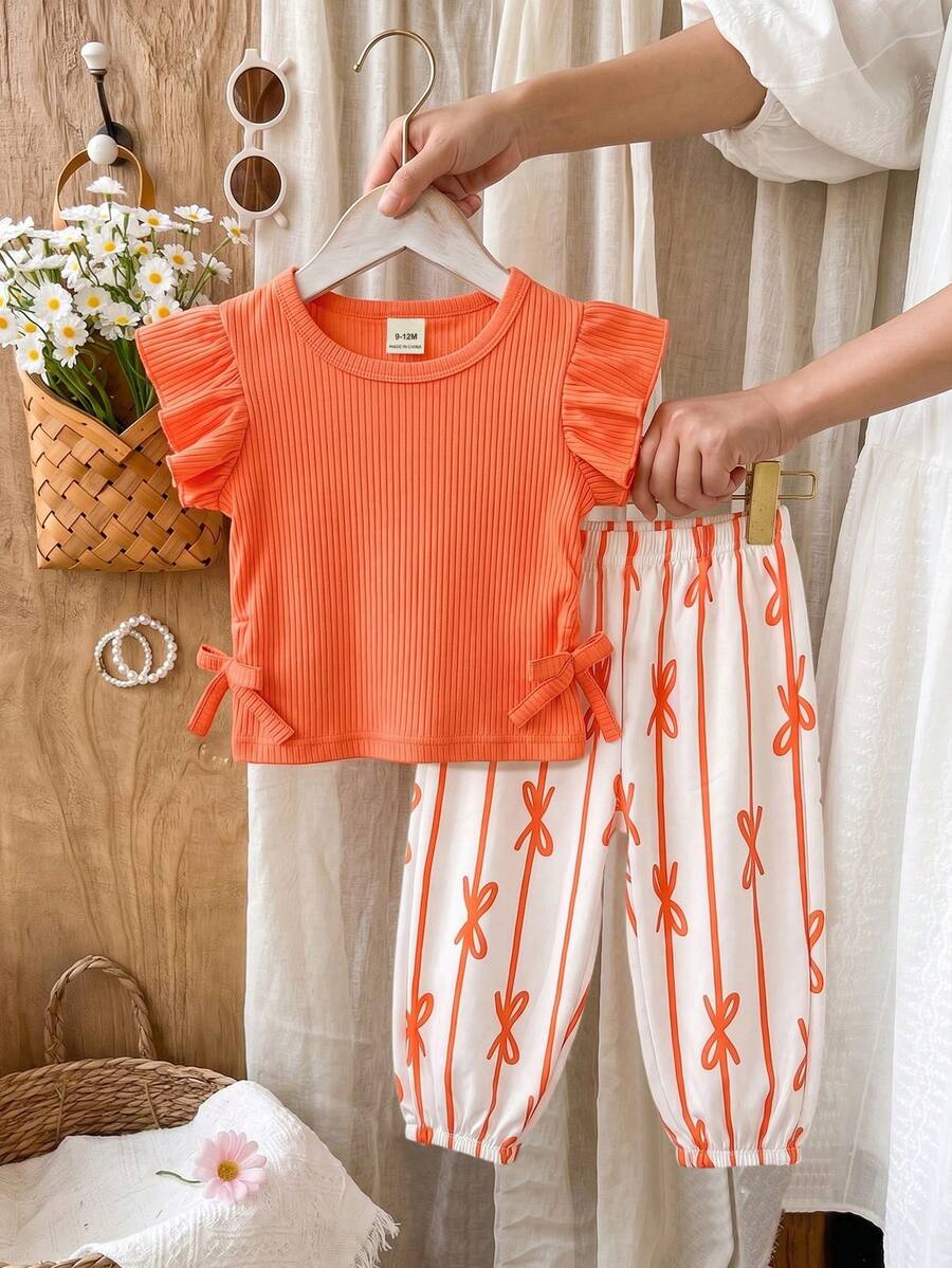 SHEIN Vintaside Kids 2 piezas Conjunto de Top de manga de volantes de cuello redondo acanalado y pantalones a juego con estampado de mariposa para bebé/niña pequeña, ropa infantil, atuendo para bebé, adecuado para el verano, talla de 6 meses a 3 años - Naranja - Ver 1