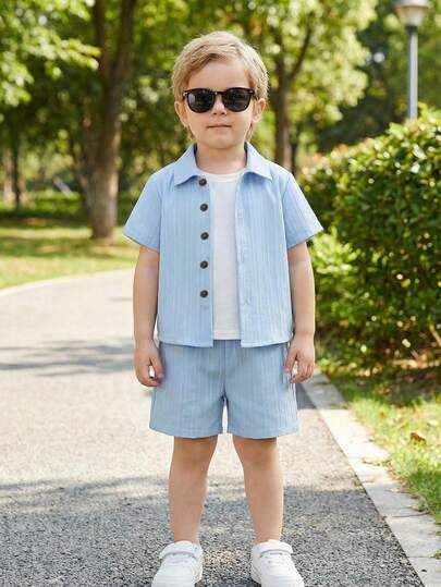 SHEIN 两件套男童休闲学院风纯白色镂空针织柔软圆领短袖开衫上衣和舒适卷边短裤套装，适合春夏季节、日常穿着、上学、旅行、度假、派对等场合。