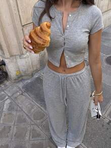 SHEIN EZwear Bộ áo croptop và quần màu xám nhạt cài cúc phía trước dành cho nữ. - Màu Xám nhạt - Xem 3