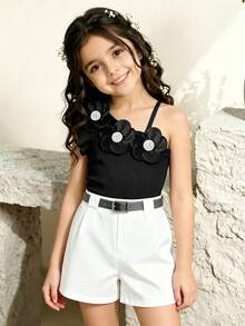 SHEIN Elladie kids 女童（小号）白色背心套装，春夏款，白色背心上衣饰有珍珠和3D立体花朵，针织罗纹面料，细肩带设计，搭配白色纯色梭织短裤和银色腰带，简约优雅，适合通勤、上学、外出、聚会、度假等场合，舒适的春夏装扮。 - 黑色 - 查看 9
