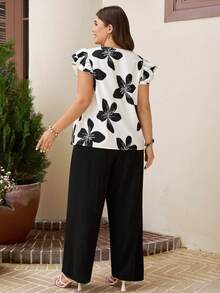 Comfylo Conjunto de 2 piezas de blusa con estampado floral y pantalón de unicolor talla grande - Blanco y Negro - Ver 2