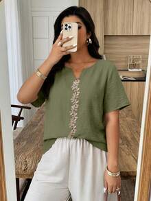 Weeklong Blusa de talla grande con mangas cortas, encaje y parches de tela de lino de color albaricoque, para vacaciones en primavera/verano - Verde militar - Ver 5