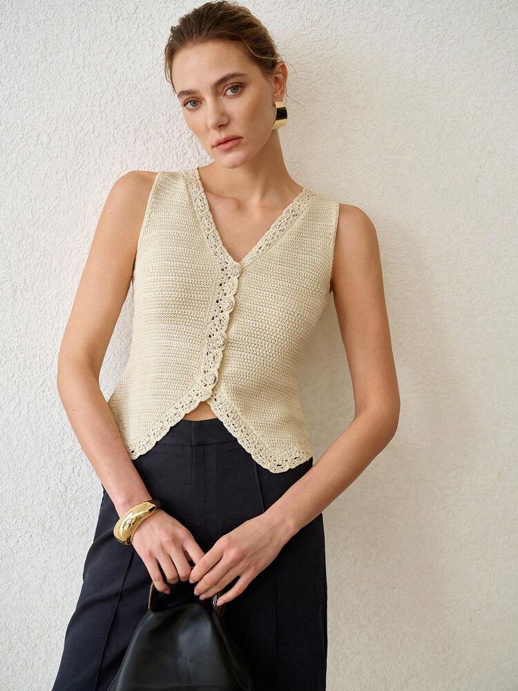 WOMEN V-NECK FRONT BUTTON SLEEVELESS KNIT TOP