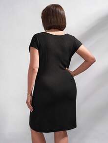 Chikora Plus Size Solid Color Round Neck Short Sleeve Pleated Summer Dress - Black - View 2