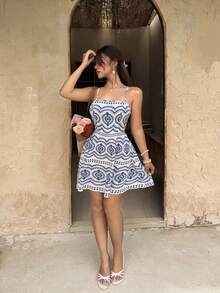 SHEIN Frenchy Đầm ngắn hở lưng, buộc dây, họa tiết hoa dành cho nữ, kiểu dáng đi nghỉ mát. - Xanh và trắng - Xem 6
