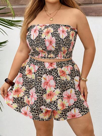 SHEIN CURVE+ סט חולצת קרופ-טופ ומכנסיים קצרים ללא גב לנשים במידות גדולות, תלבושת אופנתית לחופשה, סט 2 חלקים לחופשה עם הדפס נמר ללא כתפיות, תלבושת לכבוד ה-4 ביולי, בגדי חופשה לאי, תלבושת ירח דבש, בגדי חוף קיץ לנשים, בגדי חופשה לנשים, תלבושת מערבית לנשים, תלבושת לפסטיבל מוזיקת קאנטרי לנשים, בגדי נשים בסגנון בוהו, תלבושת רייב, תלבושת סיום לימודים לפסטיבל מוזיקה, תלבושת לפסטיבל מוזיקת קאנטרי, בגדי נשים טרופיים, שמלת קיץ לנשים