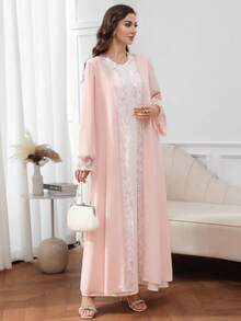 Al Najma 女士花卉刺绣蕾丝拼接长袖长袍 - 淺粉色 - 查看 3