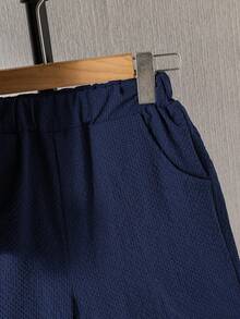 SHEIN Vacaura 休闲时尚格子泡泡雪纺短袖衬衫短裤套装，适合青少年男孩，宽松舒适，适合夏季海滩、度假、日常穿着、外出和拍照。 - 藏蓝色 - 查看 4