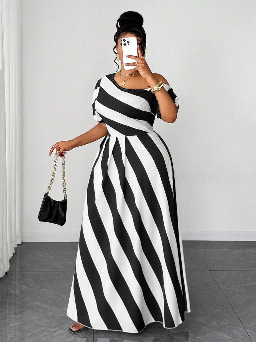 Maweii Vestido Listrado com Ombro Assimétrico Sexy Plus Size - Preto e Branco - Visão 1