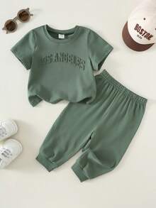 SHEIN Bộ đồ đôi unisex cho bé trai/bé gái, 100% cotton, họa tiết dập nổi 3D, thích hợp mặc mùa xuân/hè, gồm áo thun ngắn tay và quần, bộ quần áo mùa hè cho bé trai. - Màu xanh lá cây đậm - Xem 3