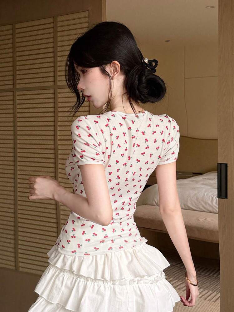 Fitted Floral Print Round Neck T-Shirt For Women, Spring & Summer