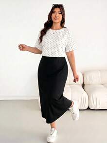 SHEIN Essnce Bộ 2 món dành cho nữ cỡ lớn, gồm áo thun ngắn tay in chấm bi và váy trơn đa năng. - Nhiều màu - Xem 4