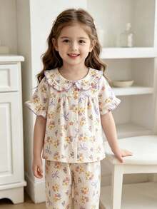 Genkimix Kids Bộ đồ ngủ cho bé gái, thoải mái và thời trang với họa tiết hoa và viền bèo nhún, gồm áo tay ngắn và quần dài, bộ đồ mặc nhà 2 mảnh. - Màu be - Xem 5