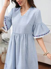 SHEIN Najma Đầm thời trang mùa hè dành cho nữ, cổ chữ V, họa tiết sọc, kiểu Ả Rập. - Màu xanh lam - Xem 7