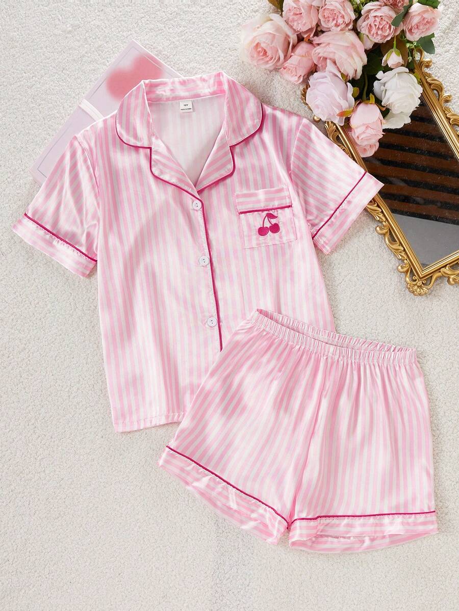 Elladie kids 女童经典条纹仿丝开衫，樱花刺绣口袋，搭配粉白条纹短裤，家居服套装 - 粉色 - 查看 1
