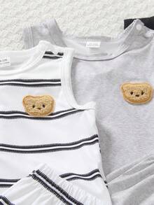 SHEIN Playful Pals 3件套男婴/中性婴幼儿新生儿0-3岁条纹纯色三件套，包括圆领无袖背心、小熊刺绣上衣和短裤，休闲可爱夏季套装，适合日常外出。 - 彩色 - 查看 3