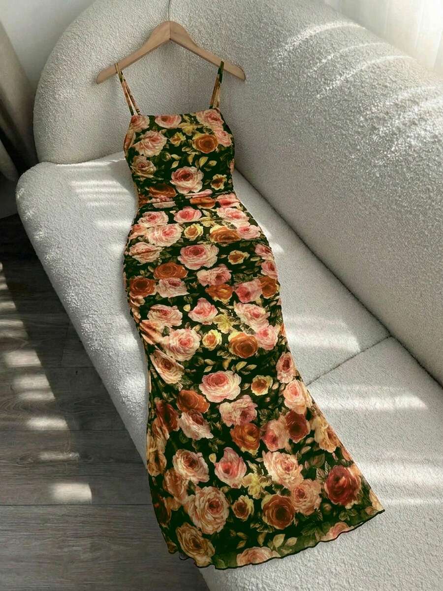 SHEIN MOD 大码复古70年代油画花卉印花褶皱连衣裙 – 修身鱼尾裙摆,适合约会、派对、舞会和节日,尽显迷人宫廷风情 - 綠色 - 查看 1