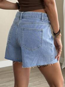 Dazy Tall Shorts vaqueros casuales de verano para mujer alta con diseño asimétrico de cintura y dobladillo desgastado - Azul lavado medio - Ver 3