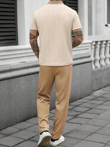 Manfinity Homme 男士休闲商务通勤撞色纹理面料短袖Polo衫和西裤套装，春夏秋季 - 杏色 - 查看 2