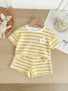 SHEIN LMoss Kids 2 pièces Ensemble t-shirt à manches courtes col rond et short imprimé rayures pour bébé fille, tenue d'été décontractée - Jaune citron - Voir 3