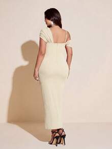 SHEIN Galaire Đầm cỡ lớn thanh lịch đính ngọc trai giả, cổ bất đối xứng, xẻ eo. - Màu be - Xem 2