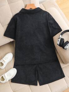 Bộ 2 món thời trang đường phố cho bé trai, áo sơ mi ngắn tay và quần short in hình bông tuyết, chất liệu mềm mại, thoải mái, vừa vặn, hàng mới về mùa xuân/hè, phù hợp cho nhiều mùa và dịp. - Màu xám đen - Xem 2