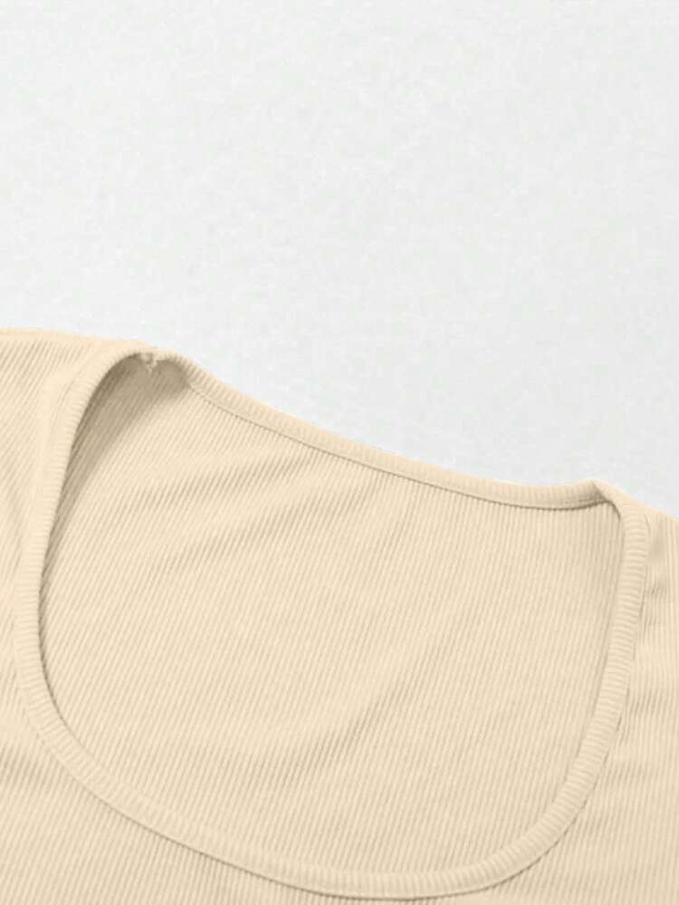 Bộ đồ nữ mùa hè kiểu dáng thường ngày gồm áo croptop và quần short phối màu. - Màu be - Xem 3