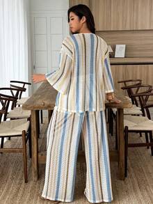 SHEIN LUNE Damen Große Größen 2-teiliges Set aus lockerem, lässigem Urlaubs-Homewear mit Cut Out, strukturierter Streifenoptik und Holzknöpfen, für Frühling/Sommer - Verschiedenfarbig - Übersicht 2