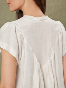 WESTFADE Blusa bohemia de mujer con cuello en V, mangas cortas y diseño fluido con smock - Blanco - Ver 6