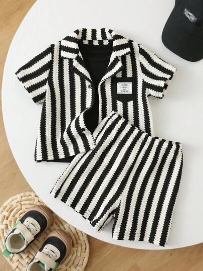 SHEIN Bộ 2 món áo sơ mi ngắn tay kẻ sọc và quần short cho bé trai, trang phục đi nghỉ xuân/hè, quần áo mùa hè cho bé.