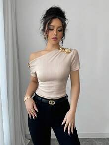 Rafferiza 女款優雅不對稱領 3D 玫瑰金屬飾短袖 T-shirt 休閒優雅高質感 - 卡其色 - 查看 6
