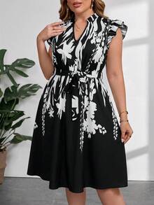 SHEIN Clasi Đầm cỡ lớn in họa tiết, cổ khoét lỗ, viền bèo nhún, trang trí thắt lưng. - màu đen - Xem 5
