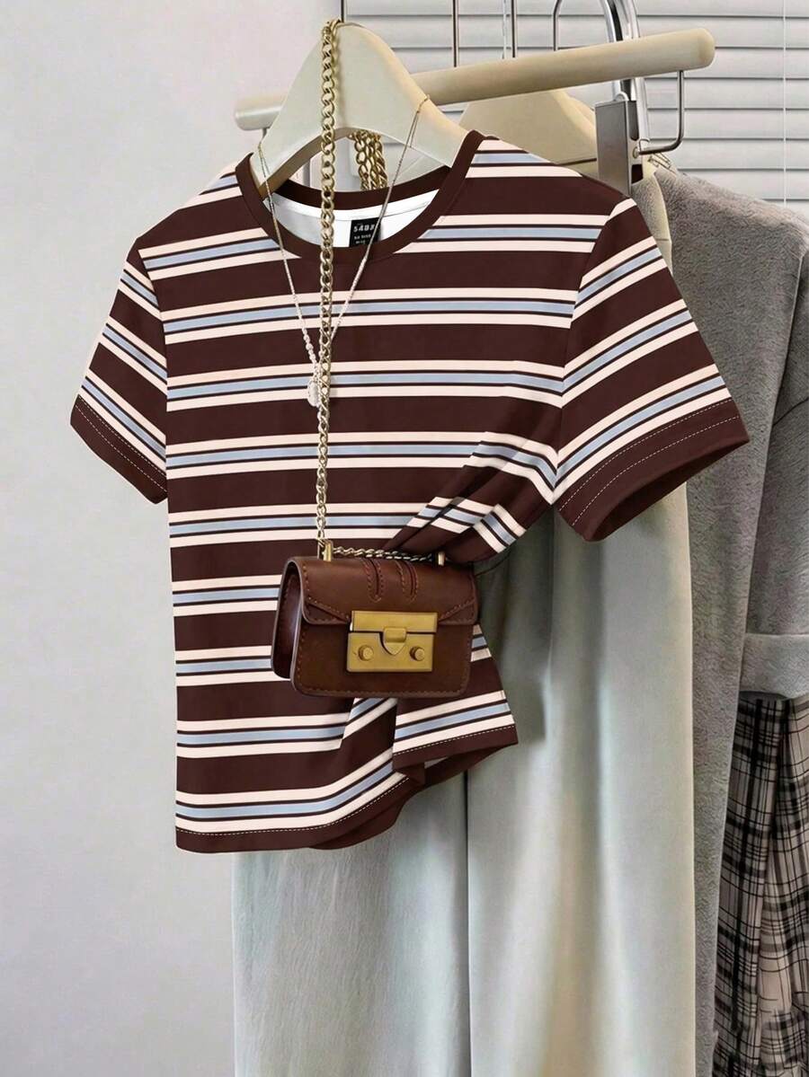 SHEIN Frenchy Áo thun ngắn tay dáng rộng, cổ tròn, phối màu tương phản, phong cách retro tối giản dành cho nữ, thích hợp cho các buổi đi chơi, phong cách đường phố, thanh lịch và lãng mạn, kỳ nghỉ biển, tiệc cưới, mặc nhà, phong cách Bohemian Chic. - Nhiều màu - Xem 1