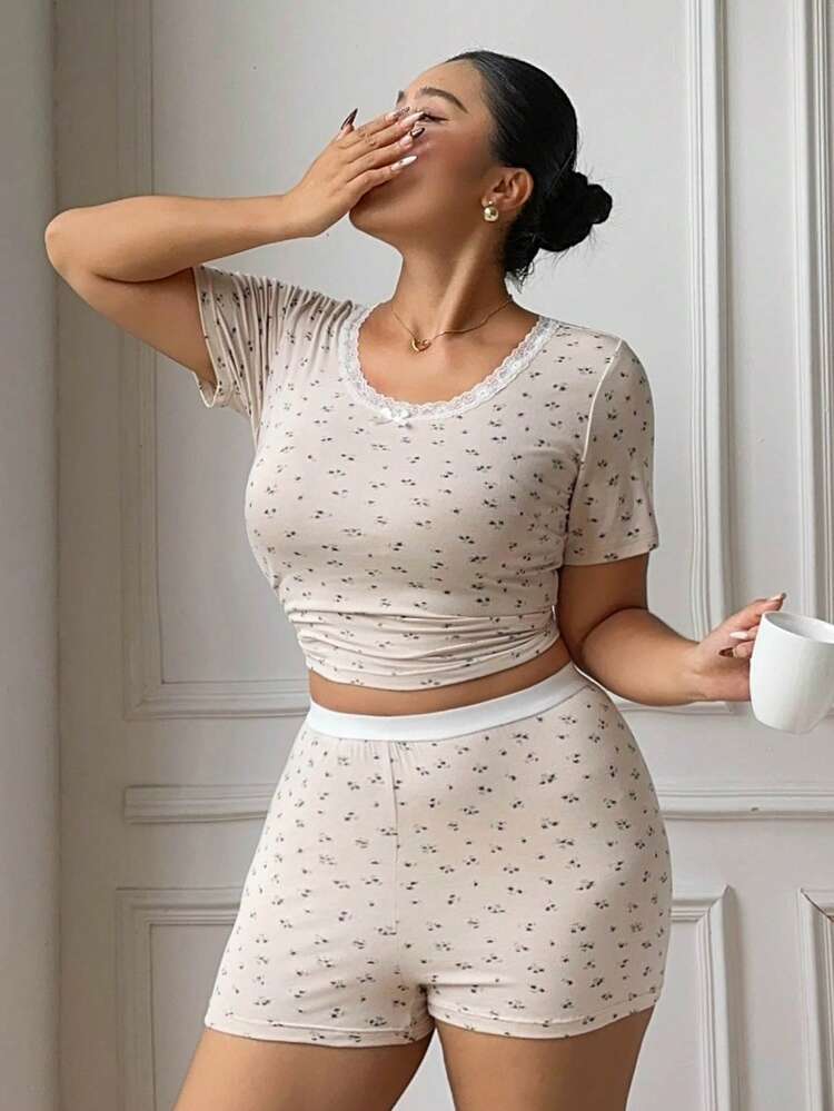 Dazy Plus 2pcs Floral Lace Patchwork Fitted Short Sleeve Top And Shorts Set, Undershirt And Pants, Plus Size Women Spring/Summer Pajamas