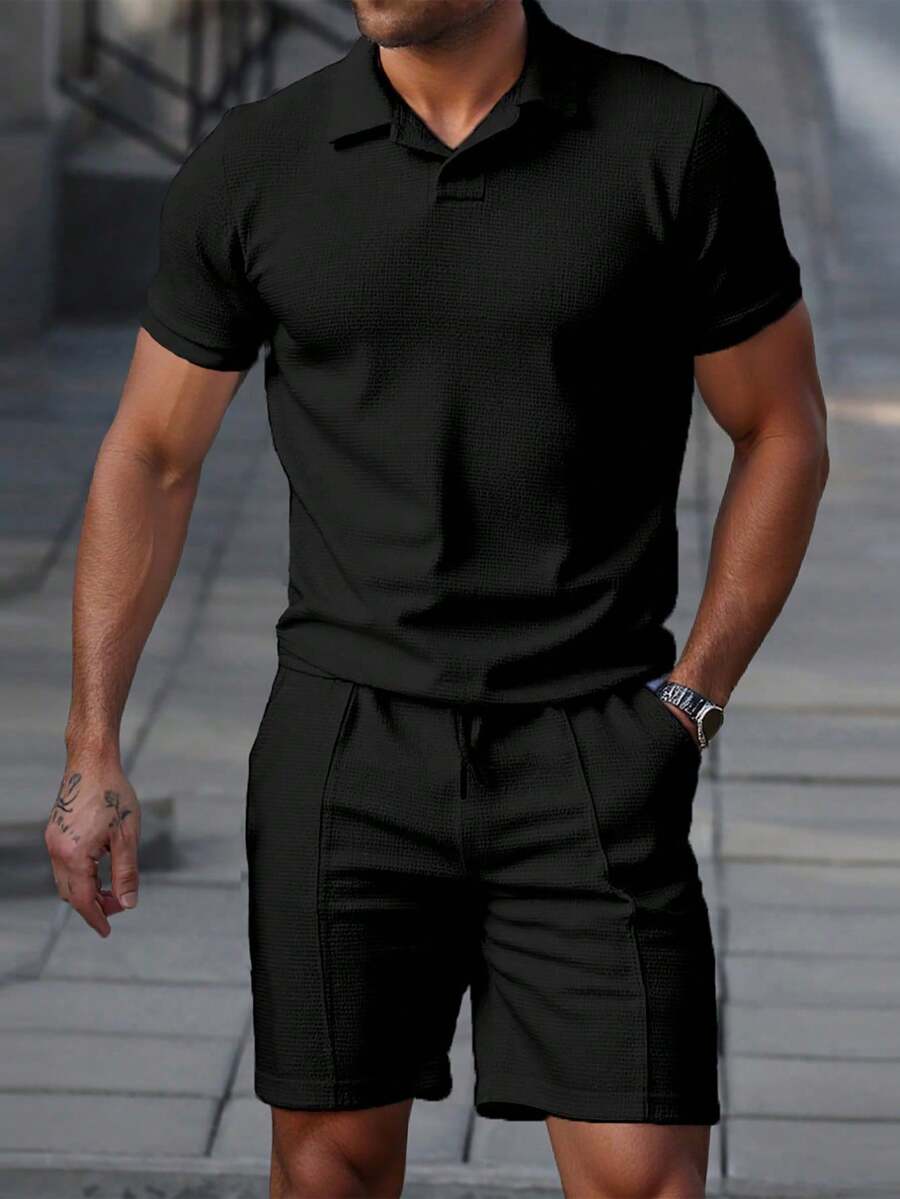Manfinity Homme Conjunto de camisa polo y pantalones cortos de unicolor para hombres, casual y minimalista para uso diario. Conjunto casual de dos piezas para hombres - Negro - Ver 1