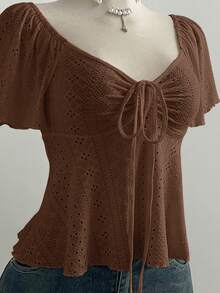 Flirla Atasan Kasual Serbaguna Wanita Model French Style Warna Putih Murni Rajut Jacquard dengan Tali Serut dan Leher V - Coffee Brown - View 4