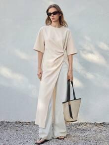 Ontre Damen Hellbeige Sommer Chic Alltag T-Shirt, Hochwertig Weich Figurbetont Schulter-Drop 3/4 Ärmel Seitlicher Twist Hoher Schlitz Asymmetrischer Saum Business Top - Aprikosenfarben - Übersicht 2