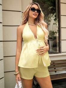 SHEIN Top Halter Listrado em Amarelo e Branco Combinado com Shorts Combinando, Decote V Profundo Revelador, Shorts Relaxados com Cordão e Vibe Casual, Adequado para Gestantes Usarem e Amamentarem - Multicolorido - Visão 3