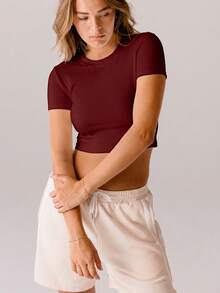 Aralina Áo croptop trắng cổ điển ôm dáng, thiết yếu cho mọi ngày, chất liệu mềm mại. - Rỉ Nâu - Xem 9