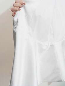 Aveloria Modichic 新款时尚设计休闲白色不对称下摆无袖薄款西装外套 - 白色 - 查看 7